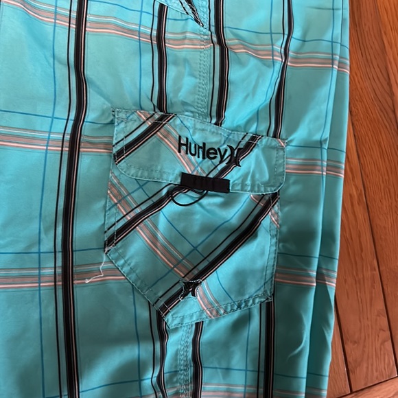 Men’s Hurley board shorts - Picture 2 of 5